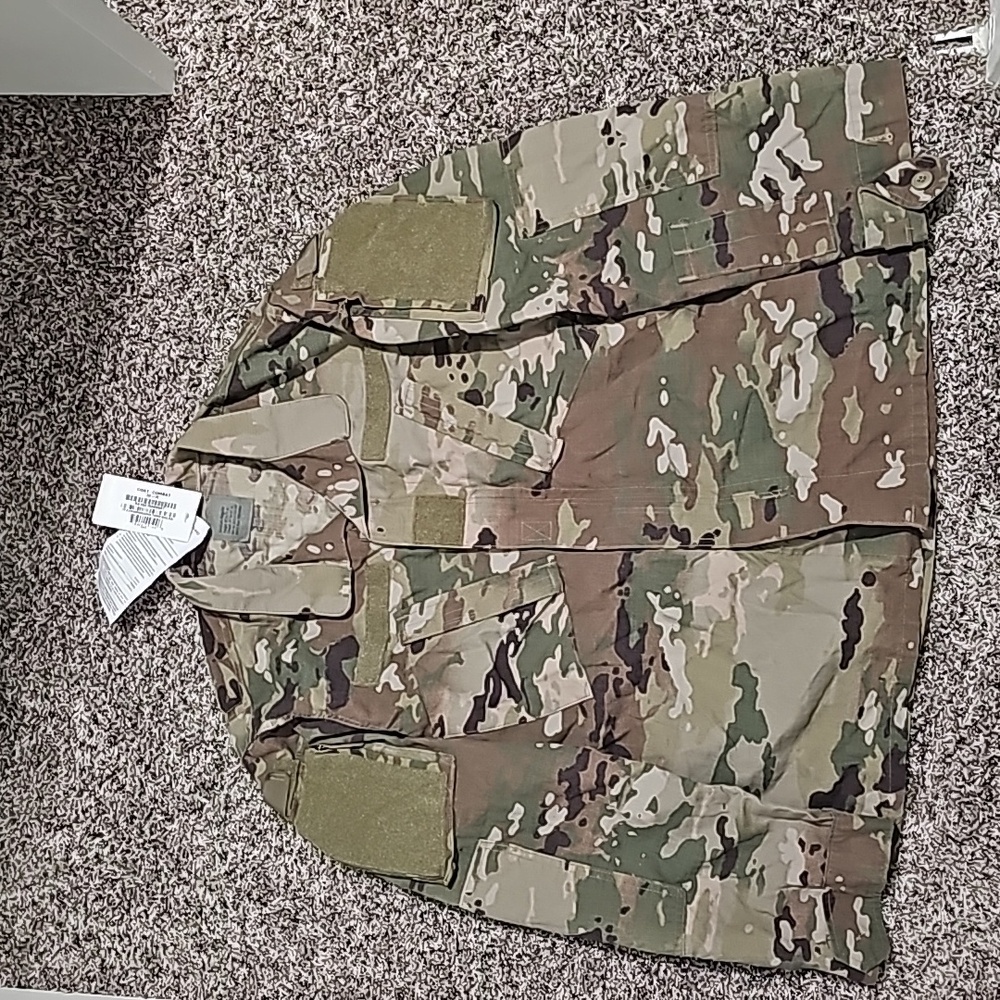 U.S. Army FR Combat Uniform Camo Coat Unisex or Men's Size Medium Regular NWT